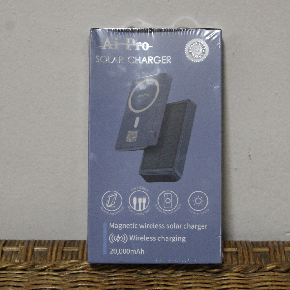 AiProSC-102 wireless magnetic power bank. 20,000mAh